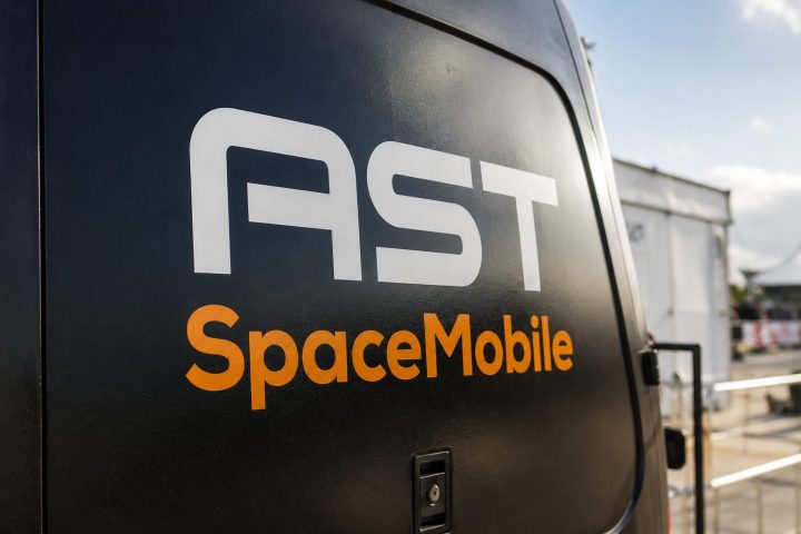 AST SpaceMobile Stock Jumps as SpaceX Launch Pivot Puts Meme-Stock Rally to the Test