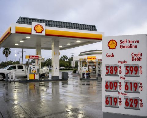 Gas Prices Hit $4.53 — Why Trump’s Oil Relief May Still Take Weeks