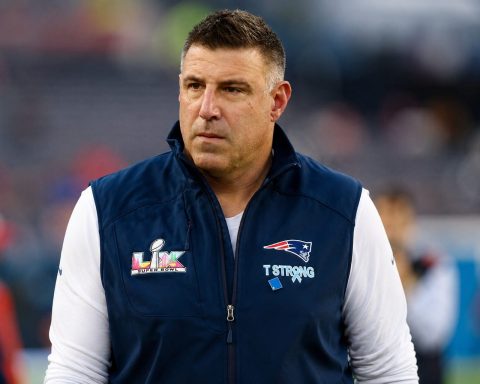 Mike Vrabel-Dianna Russini Boat Report Reopens a Patriots Problem