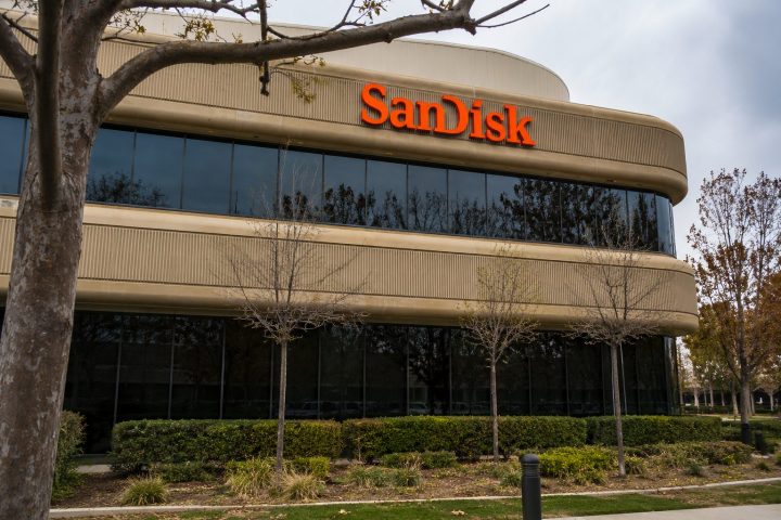 Why SanDisk Stock Just Rebounded: AI Memory Shortage, $42 Billion Deals and a Wall Street Warning